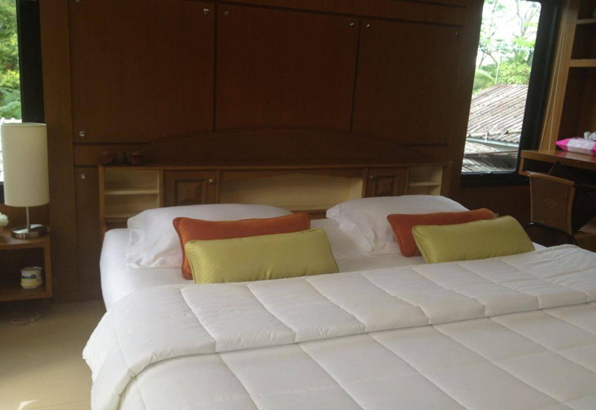 Ruankeaw Homestay Nai Harn Exterior photo